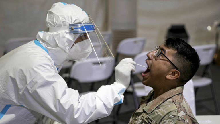 Ungeimpfte entlassene US-Soldaten sollen zurück in die Armee — RT DE