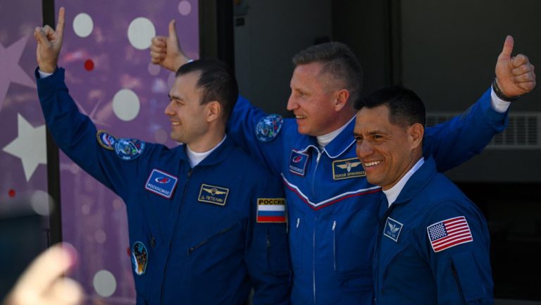 Russland und USA verlängern Kreuzflüge zur ISS — RT DE