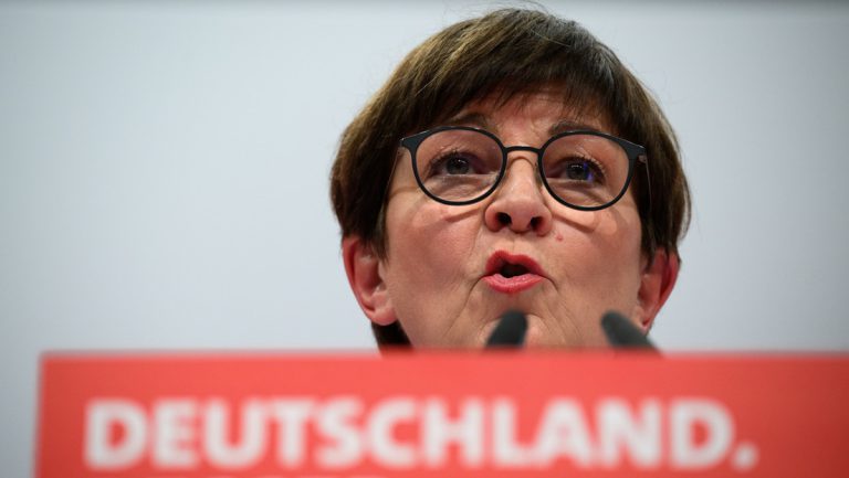 „Demokratiefeindlich“? SPD-Vorsitzende Esken will AfD-Verbot „immer wieder prüfen“ — RT DE