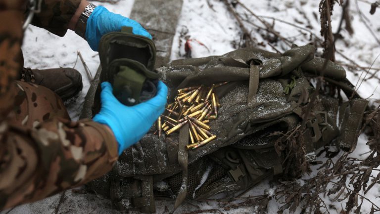 Ukrainische Soldaten töten ihre eigenen Verwundeten — RT DE