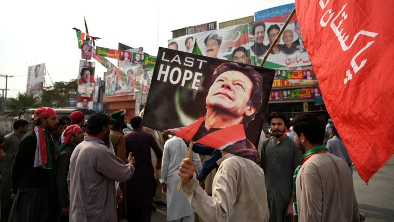 Pakistans Ex-Premierminister Imran Khan zu zehn Jahren Gefängnis verurteilt — RT DE