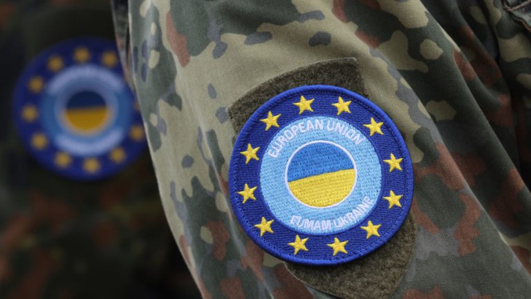 Deutschland will weitere 10.000 Ukrainer militärisch ausbilden — RT DE