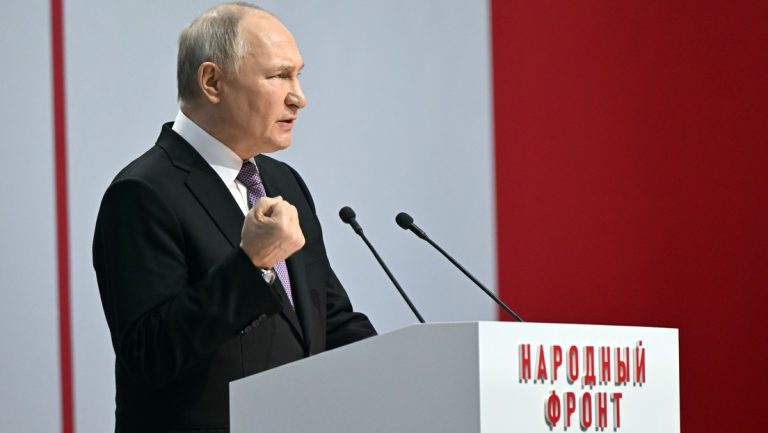 Wirtschaftswachstum in Russland – Putin will Autoren der Sanktionen „obszöne Geste“ zeigen — RT DE