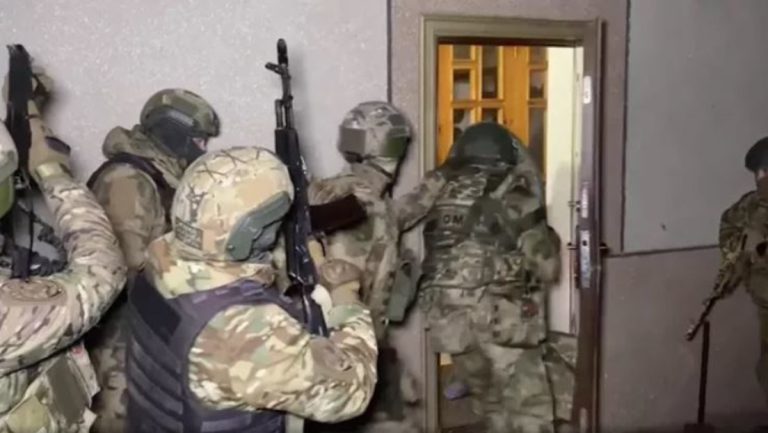 FSB verhaftet Gruppe, die Anschlag auf Verwaltungschef der Krim vorbereitete — RT DE