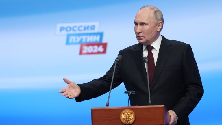 Starkes Russland, Wahlbeteiligung in Rekordhöhe und die Zukunft Charkows – Putins Pressekonferenz — RT DE